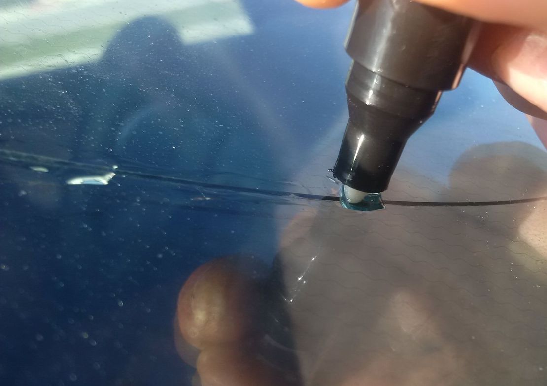 Самостоятельный ремонт трещины лобового стекла